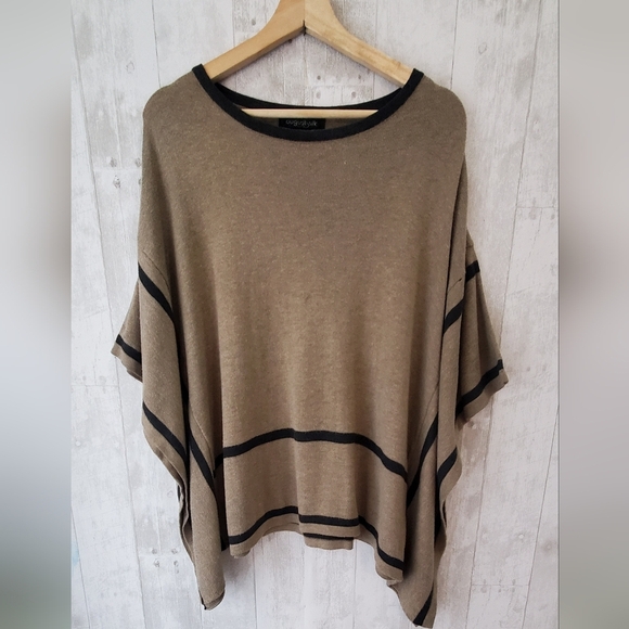 August Silk Pull Over Cape Poncho Knit Sweater Size Medium Black & Tan - Picture 2 of 5